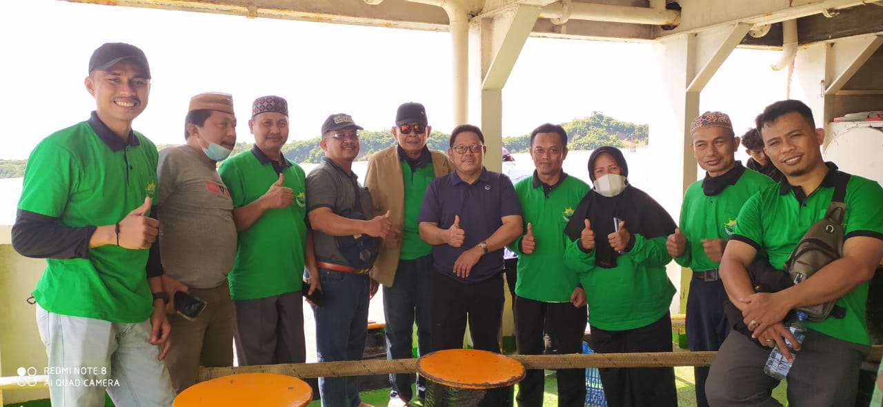 Peserta Muktamar DDI Naik KM Pantokrator ke Samarinda