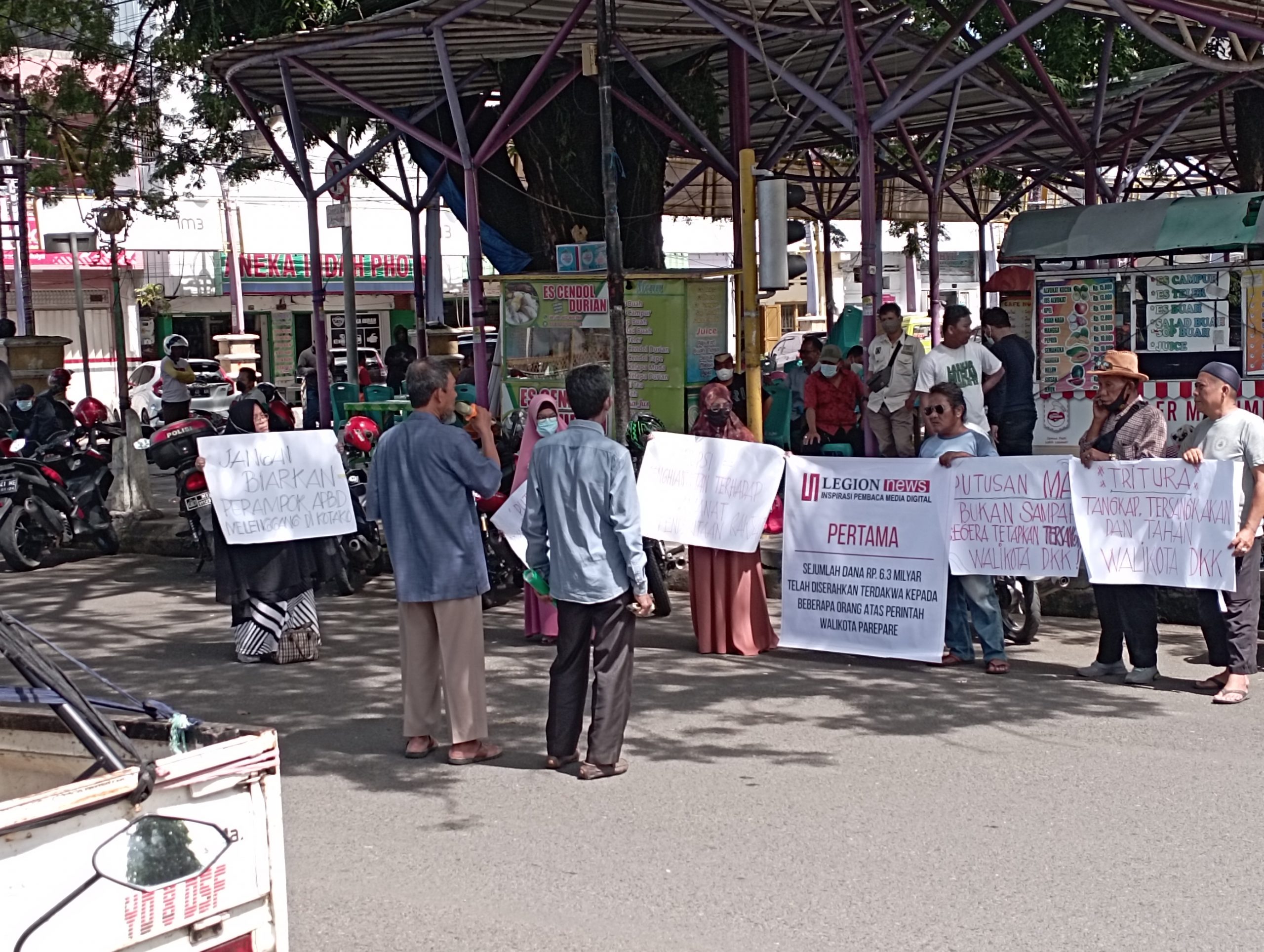 Unjuk Rasa di HUT Kota Parepare ke-62