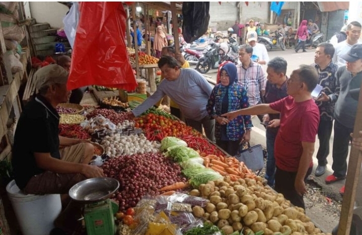 Jelang Idul Adha, Sekda Parepare Pantau Harga Bahan Pokok di Pasar