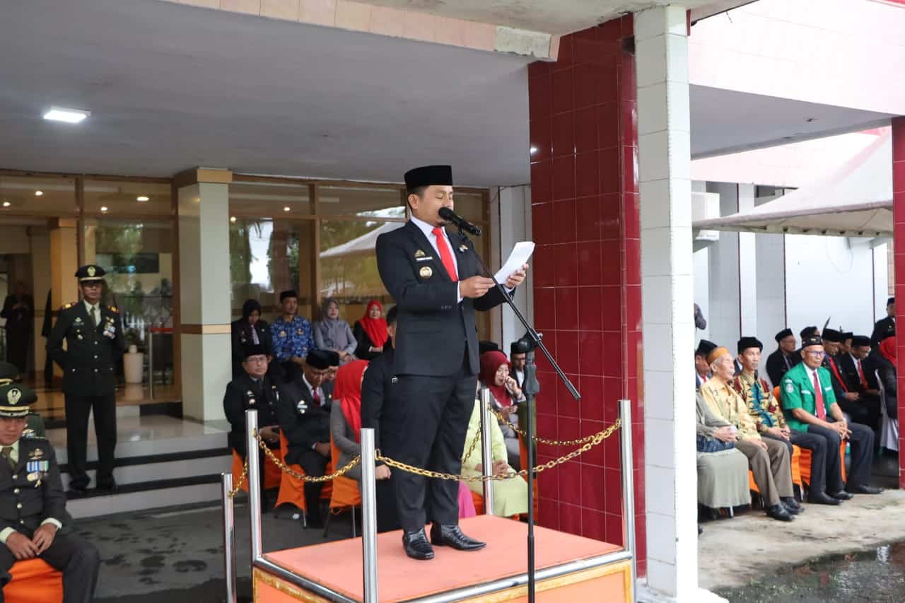 Tasming Hamid Pimpin Upacara Peringatan Hari Pahlawan