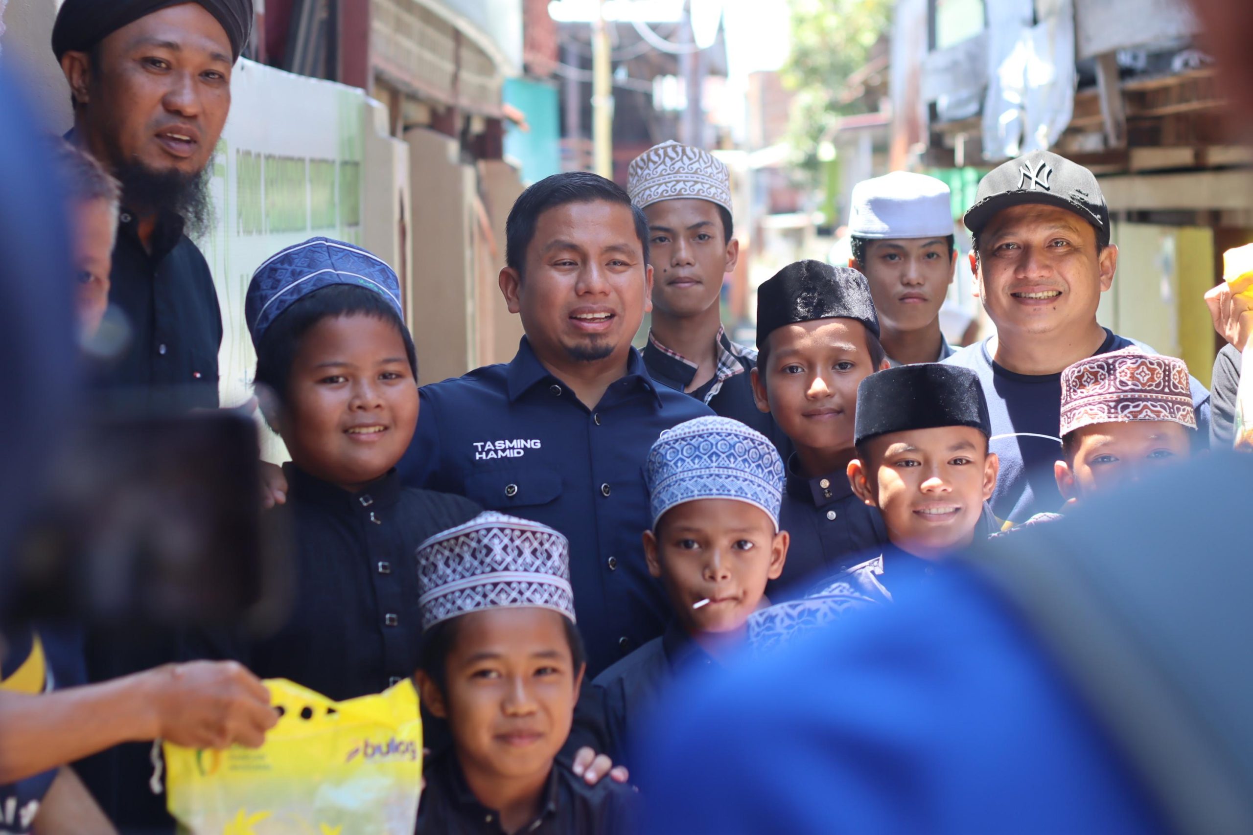 ketua dpd nasdem berbagi