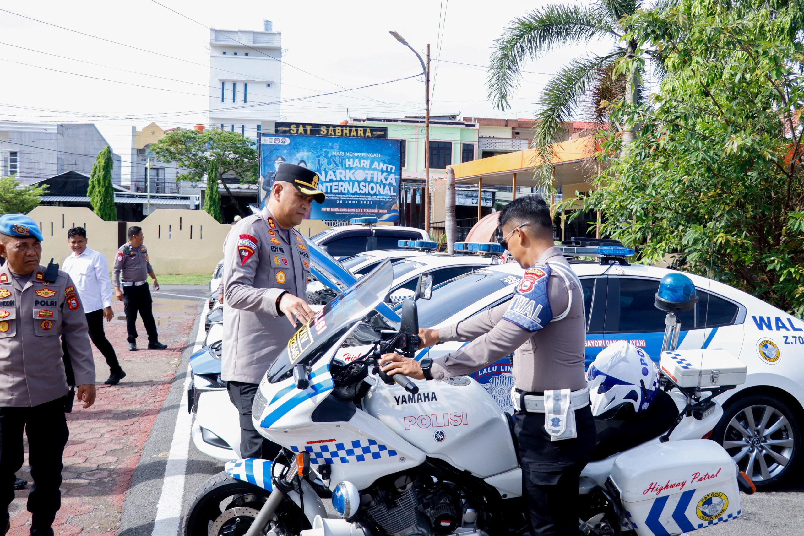 Kapolres Pinrang AKBP Edy Sabhara memimpin langsung apel gelar pasukan operasi zebra 2025