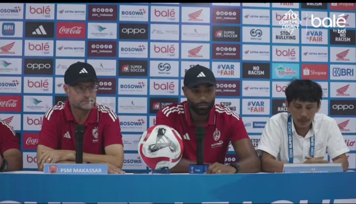 Pelatih PSM Makassar Thomas Trucha Konferensi Pers Didepan Wartawan