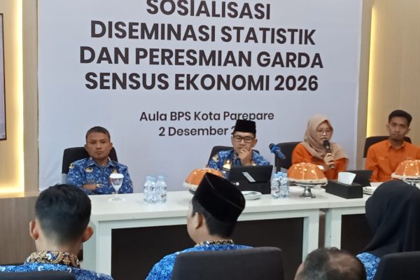 Sekda Parepare dan Kepala BPS bersama narasumber Muhammad Yusni Kepala Bidang Persandian dan Statistik Dinas Kominfo Parepare