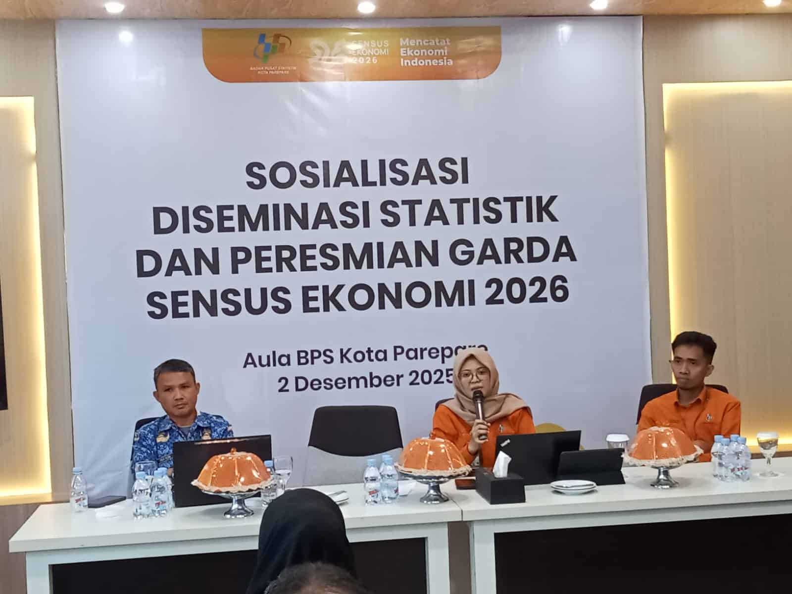 Kepala BPS Parepare Dian Ernawati memaparkan jawaban atas pertanyaan peserta