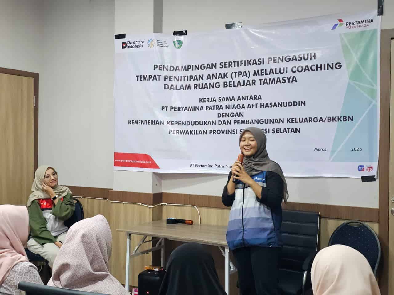 Praktisi Memberikan Materi Pendampingan Sertifikasi Pengasuh Tempat Penitipan Anak