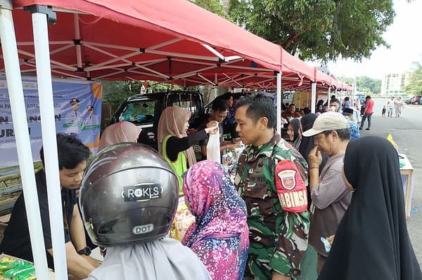 Serda Ridwan melaksanakan kegiatan pemantauan wilayah sekaligus memonitor pelaksanaan Pasar Murah yang digelar di Jalan Mattirotasi Baru