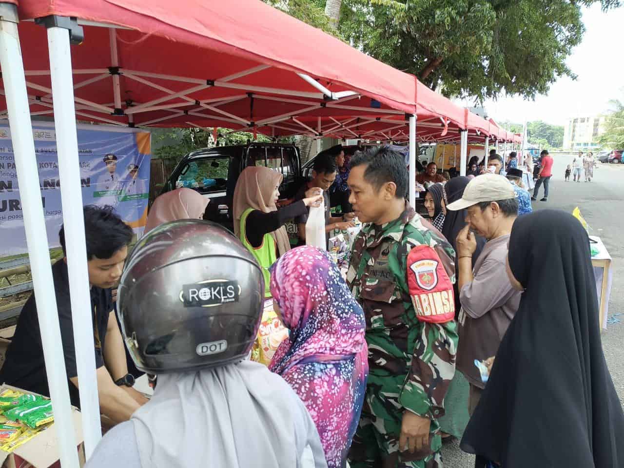 Serda Ridwan melaksanakan kegiatan pemantauan wilayah sekaligus memonitor pelaksanaan Pasar Murah yang digelar di Jalan Mattirotasi Baru