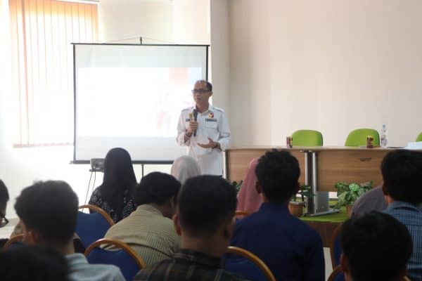 Ketua Bawaslu Kota Parepare, Muh. Zainal Asnun, memberikan sambutan
