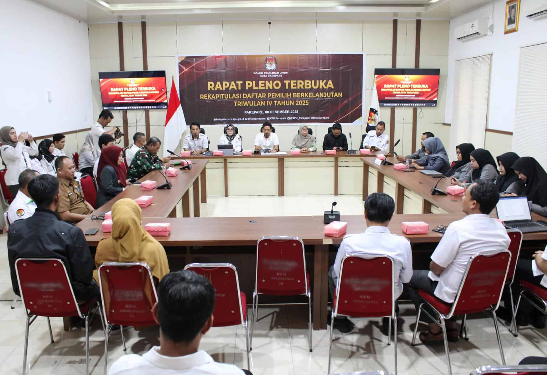 Ketua KPU Parepare Muh Awal Yanto membuka kegiatan rapat pleno rekapitulasi daftar pemilih berkelanjutan