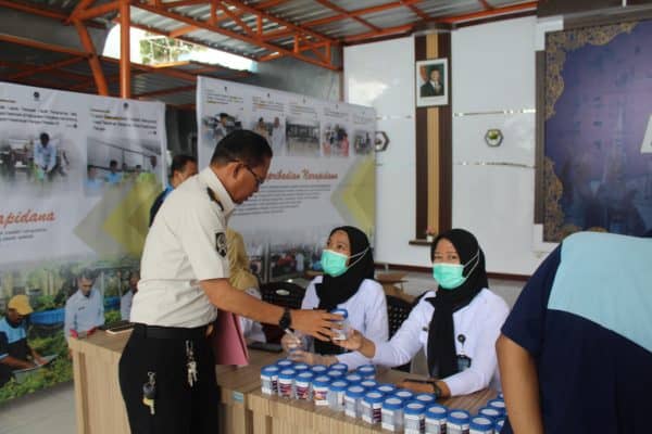 Lapas Parepare lakukan tes urine terhadap pegawai dan warga binaan