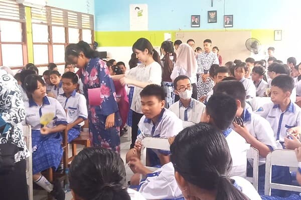 SMP Frater Parepare menerima kunjungan tiga instruktur dari Nihongo Partners Japan Foundation