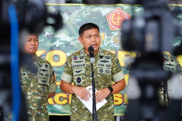 Wakil Kepala Pusat Penerangan TNI Brigjen TNI Osmar Silalahi memaparkan perkembangan terbaru pelibatan TNI dalam operasi penanggulangan bencana di Aceh, Sumut, dan Sumbar