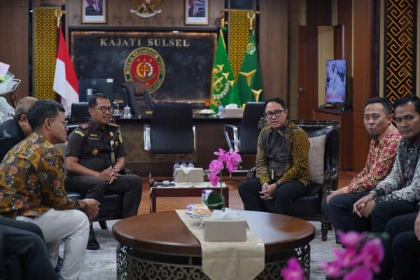 EGM Pertamina Patra Niaga Regional Sulawesi Deny Sukendar Silaturahmi dengan Kejati Sulsel