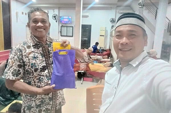 Ketua Dewan Pembina Masjid Nur Intan Lestari, Andy Rafi
