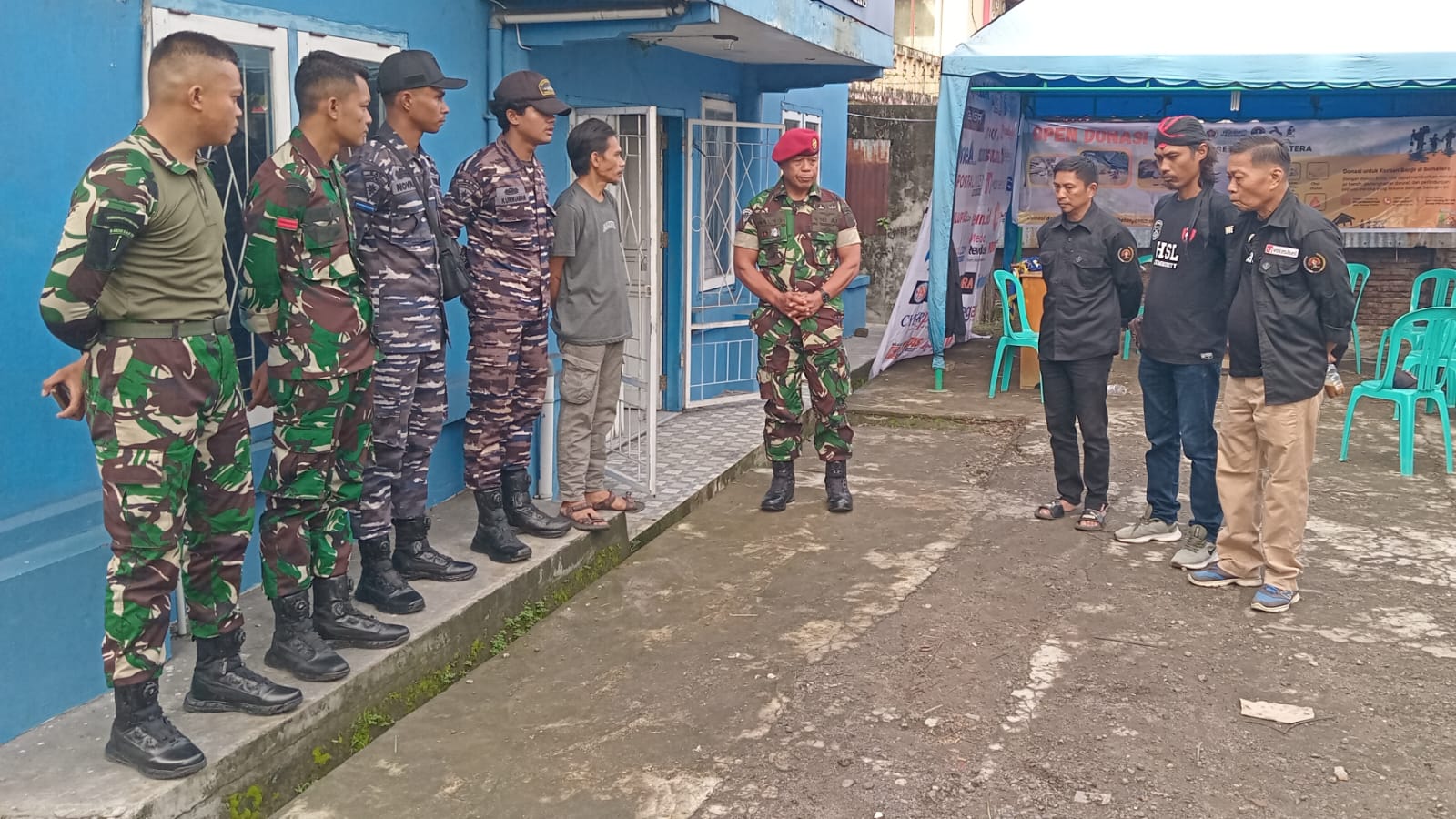 Letda Laut Walno memimpin apel pelepasan bantuan donasi dari masyarakat kota Parepare untuk korban bencana Aceh dan Sumatera