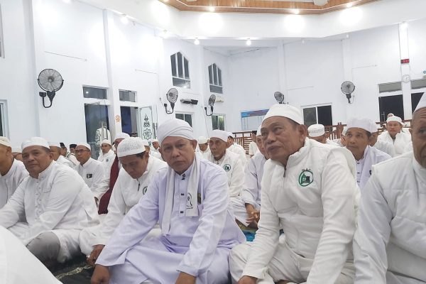 Jemaah Safari Subuh Majelis Syuhada memadati Masjid Baiturrahman Kompleks SMPN 4 Parepare