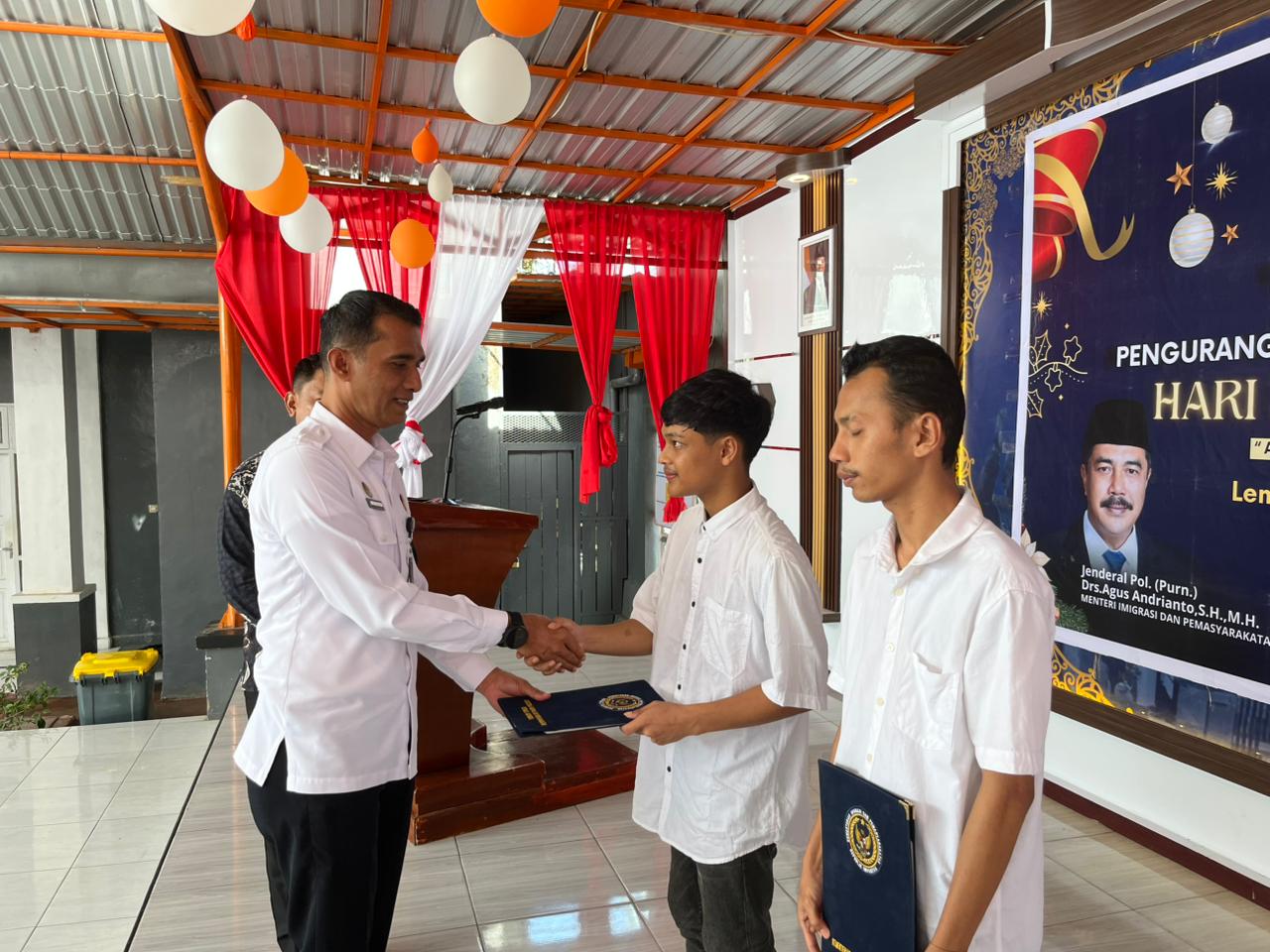 Lapas Parepare memberikan remisi Natal kepada warga binaan