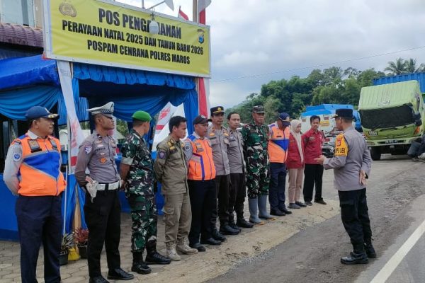 Petugas gabungan operasi lilin kabupaten Maros siaga menghadapi arus kendaraan libur natal dan tahun Baru