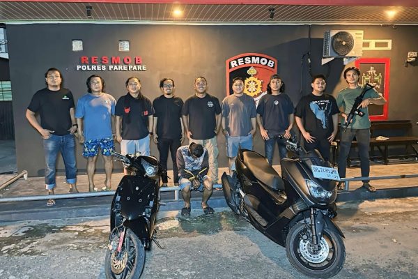 Unit Resmob Satreskrim Polres Parepare mengamankan ASN pelaku Pencurian motor beserta barang bukti