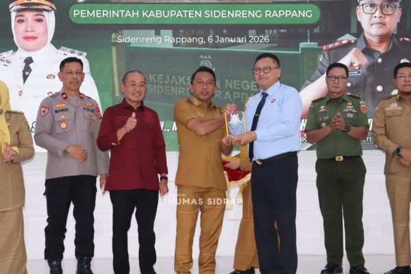 Pemerintah Kabupaten Sidrap menandatangani Nota Kesepahaman atau Memorandum of Understanding (MoU) dengan Kejaksaan Negeri Sidrap sebagai upaya penguatan kerja sama penyelesaian permasalahan hukum bidang perdata dan tata usaha negara