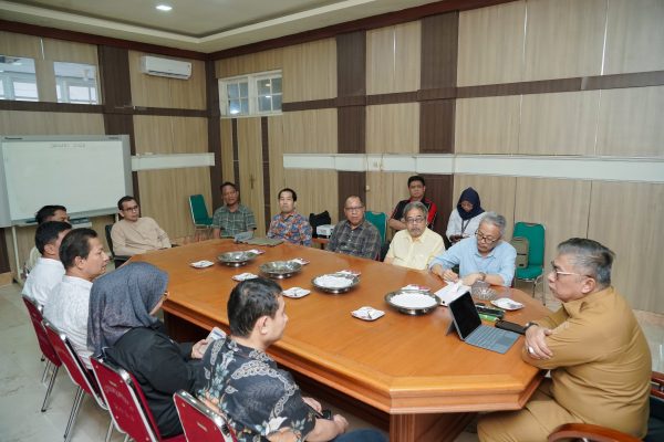 Wakil Bupati Barru Abustan A.Bintang menerima kunjungan pihak dsri PT Sulotco Jaya Abadi