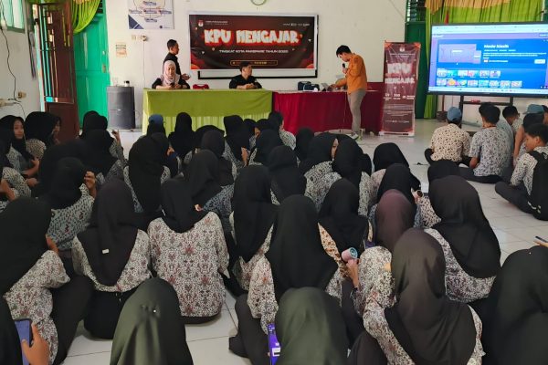 KPU Parepare Sosialisasi "KPU Mengajar" di SMAN 2 dan SMAN 3, Siswa Antusias Ikuti Diskusi Kelompok dan Kuis Pemilu