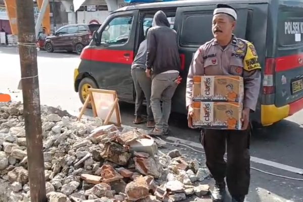 Polsek KPN bantu warga yang berduka sebagai bentuk empati