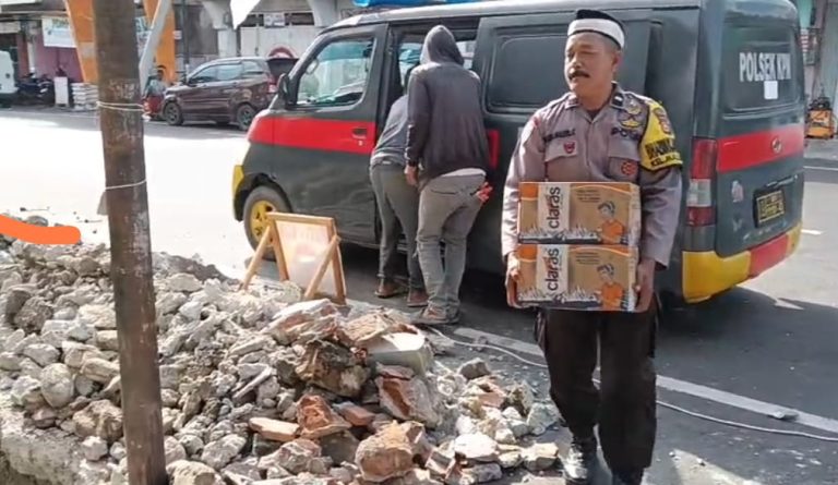 Polsek KPN bantu warga yang berduka sebagai bentuk empati