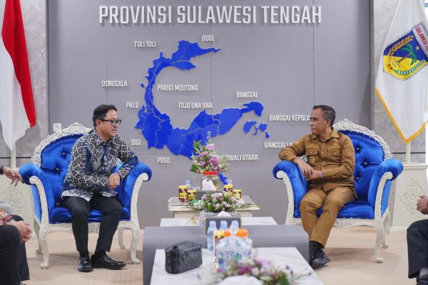 Executive General Manager Pertamina Patra Niaga Regional Sulawesi, Deny Sukendar bersilaturahmi dengan Gubernur Sulawesi Tengah, Anwar Hafid