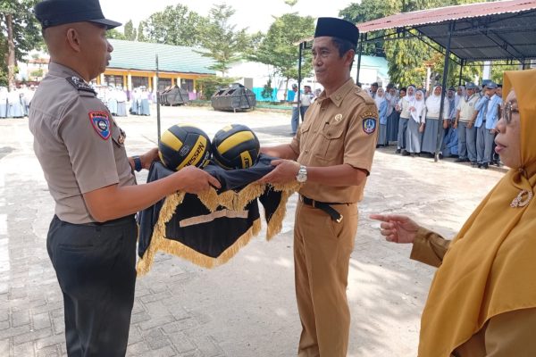 Sat Binmas Polres Parepare melaksanakan kegiatan pembinaan karakter pelajar melalui program Police Goes To School di SMA Negeri 4 Parepare