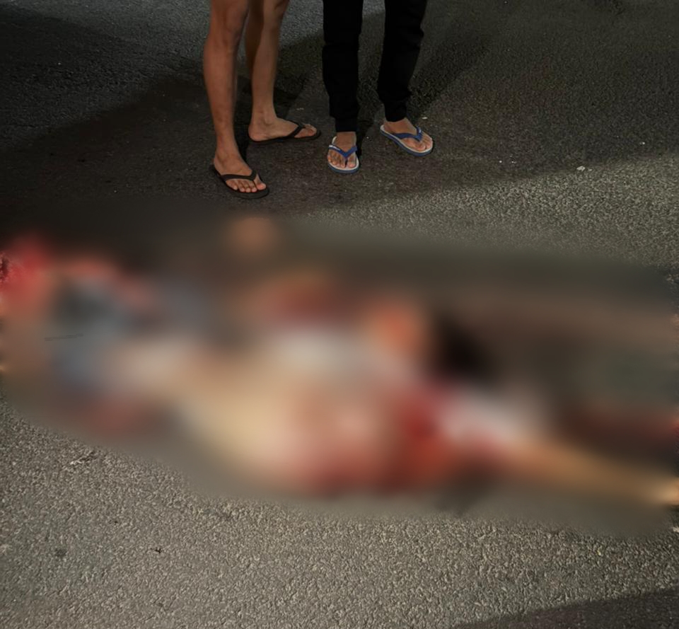 Wanita tewas terlindas mobil tronton di Parepare (gambar diblur)