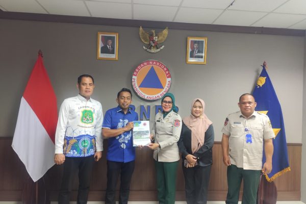 Bupati Sidenreng Rappang Syaharuddin Alrif dan Wakil Bupati Nurkanaah audiensi dengan Kepala BNPB yang diwakili Deputi Bidang Logistik dan Peralatan Andi Eviana, di Kantor BNPB Jakarta