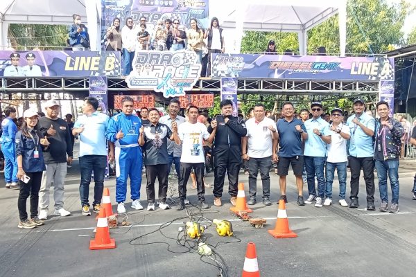 Wali Kota Parepare Tasming Hamid bersama Wakil Ketua IMI Syaharuddin Alrif saat menghadiri event otomotif Drag Race di Parepare