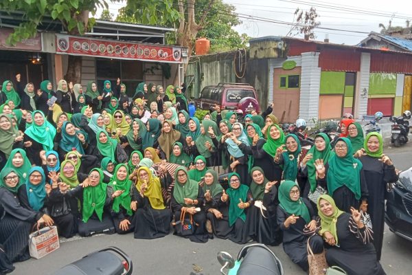 Anggota Majelis Cinta Rasul Parepare menutup arisan putaran terakhir dengan menggelar pengajian