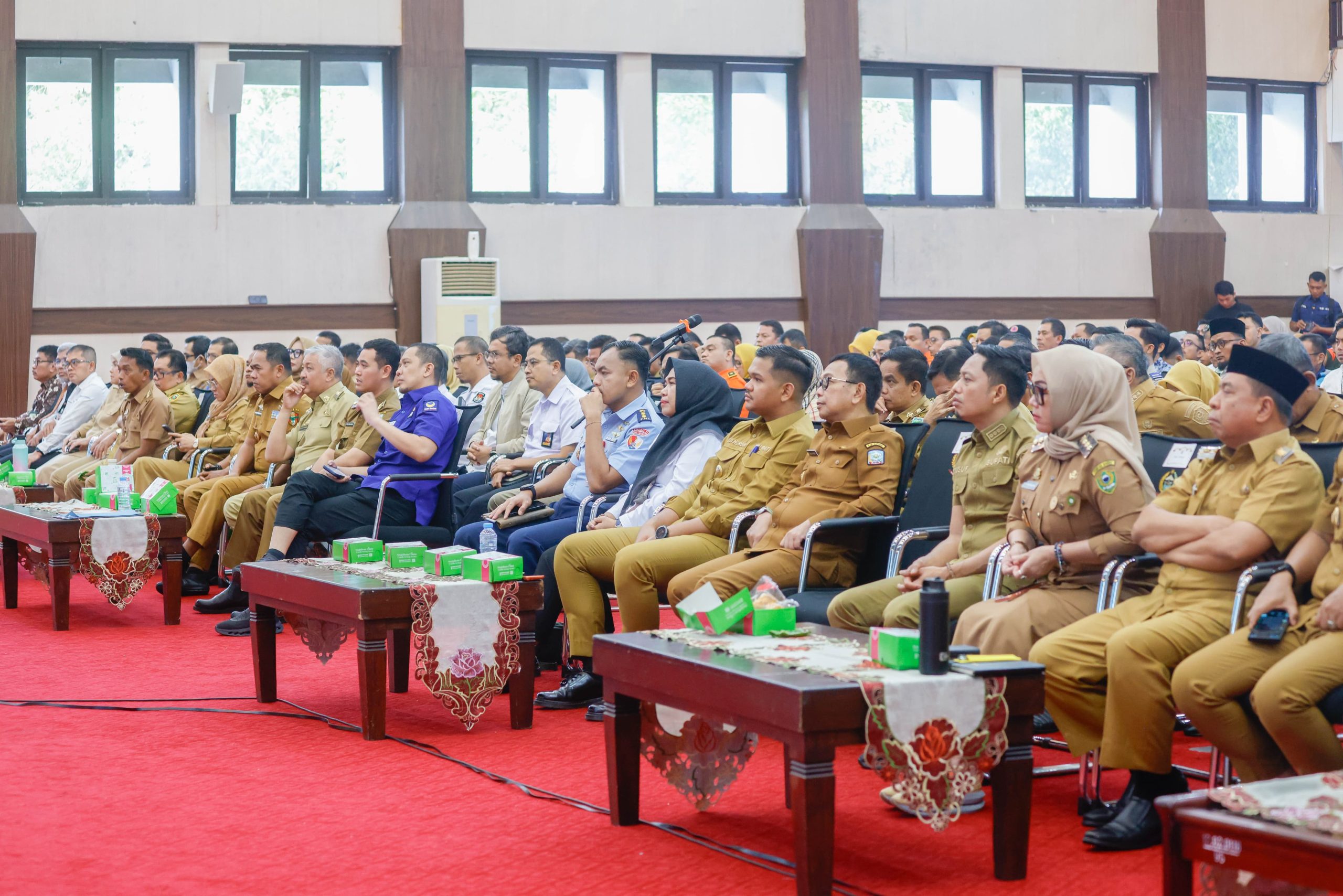 Bupati Barru Andi Ina Kartika Sari bersama Wakil Bupati Barru, Dr. Ir. Abustan A. Bintang,dan Pj. Sekda Barru, Abubakar menghadiri Rapat Koordinasi Tindak Lanjut Arahan Presiden RI Prabowo Subianto tingkat Provinsi Sulawesi Selatan