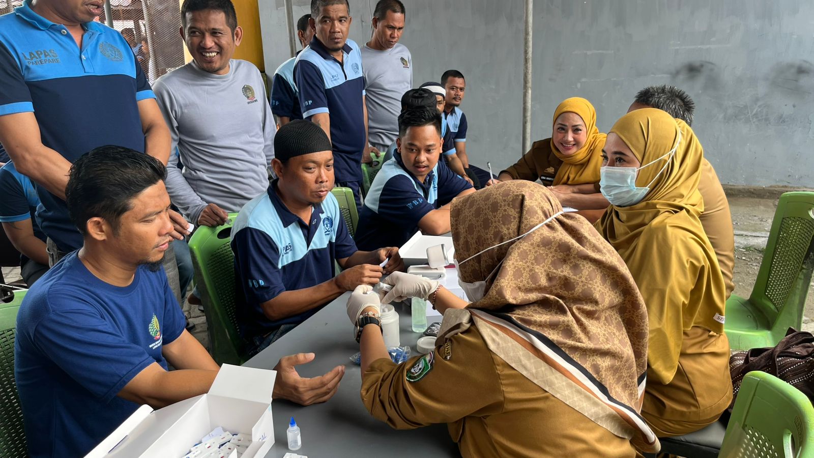 Lembaga Pemasyarakatan Kelas IIA Parepare melaksanakan kegiatan Mobile Voluntary Counseling and Testing (VCT) HIV/AIDS