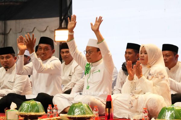 Ribuan jemaah dari seluruh penjuru Kabupaten Sidenreng Rappang (Sidrap) dan sekitarnya berkumpul untuk mengikuti Tabliq Akbar "Gaspoll" di halaman Masjid Agung Sidrap