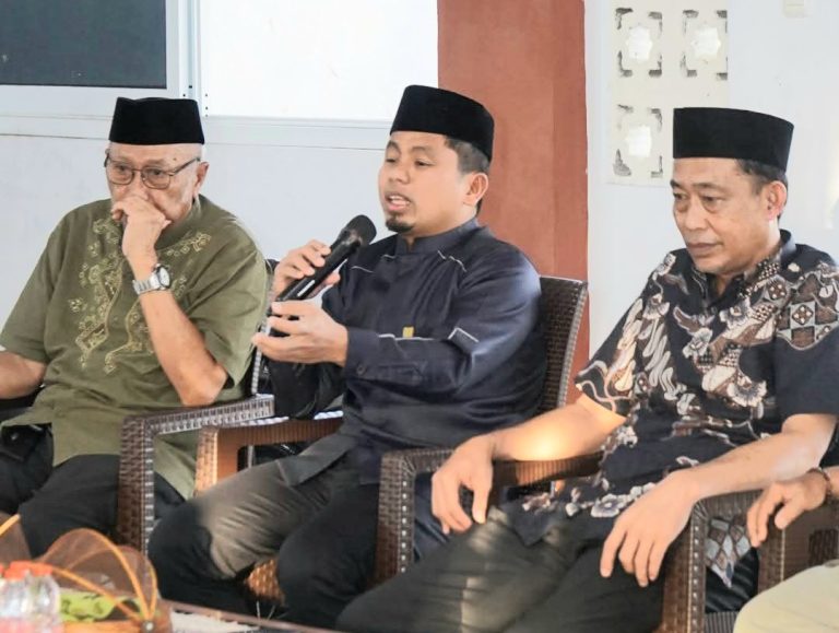 Wali Kota Parepare Tasming Hamid mengikuti buka puasa bersama dengan pengurus KAHMI