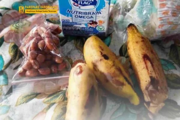 Salah satu contoh menu MBG yang sempat viral karena menyajikan buah pisang yang tidak segar