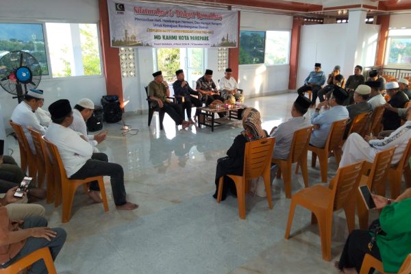 Wali Kota Parepare melakukan diskusi Ramadhan bersama Korps Alumni Himpunan Mahasiswa Islam (KAHMI) di Mesjid Andalusia
