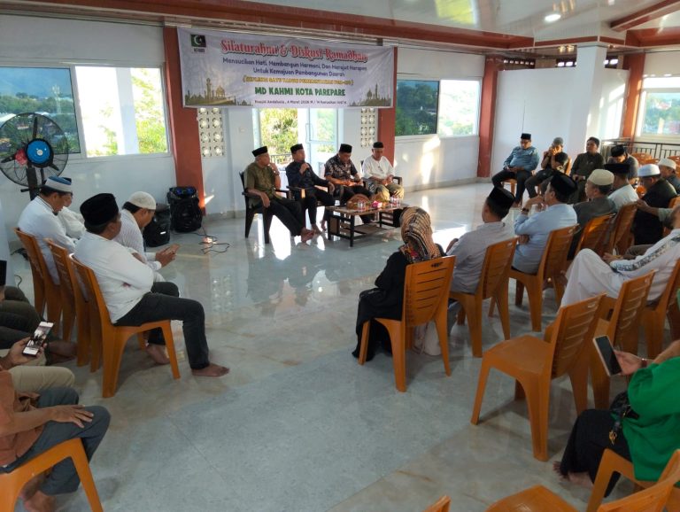 Wali Kota Parepare melakukan diskusi Ramadhan bersama Korps Alumni Himpunan Mahasiswa Islam (KAHMI) di Mesjid Andalusia