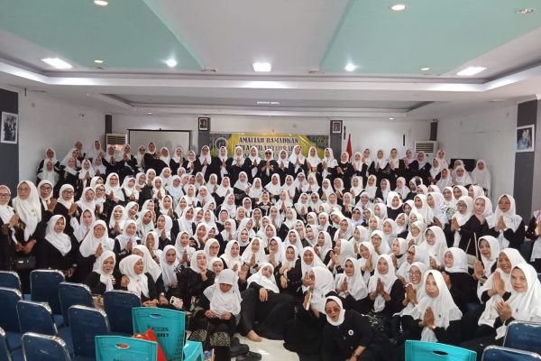 Ratusan anggota Majelis Cinta Rasul Parepare menggelar arisan perdana sambil buka puasa bersama