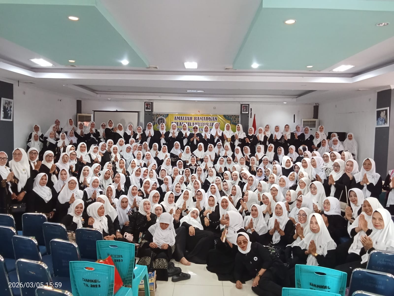 Ratusan anggota Majelis Cinta Rasul Parepare menggelar arisan perdana sambil buka puasa bersama