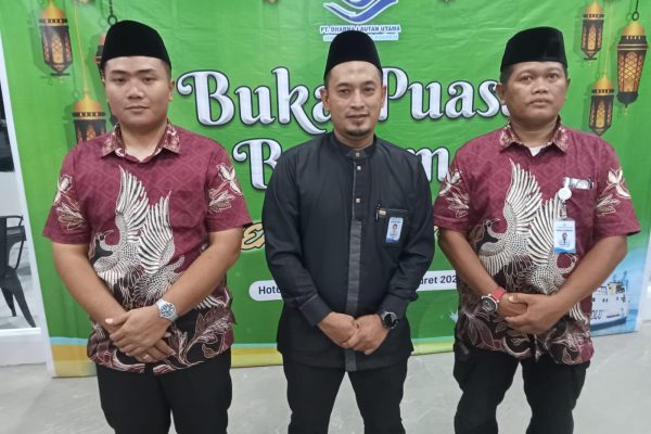 Pemimpin Cabang PT Dharma Lautan Utama Kota Parepare bersama jajaran
