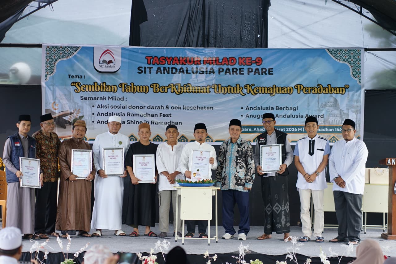 Wali Kota Parepare Tasming Hamid menerima penghargaan Andalusia Award dari Andalusia Institute