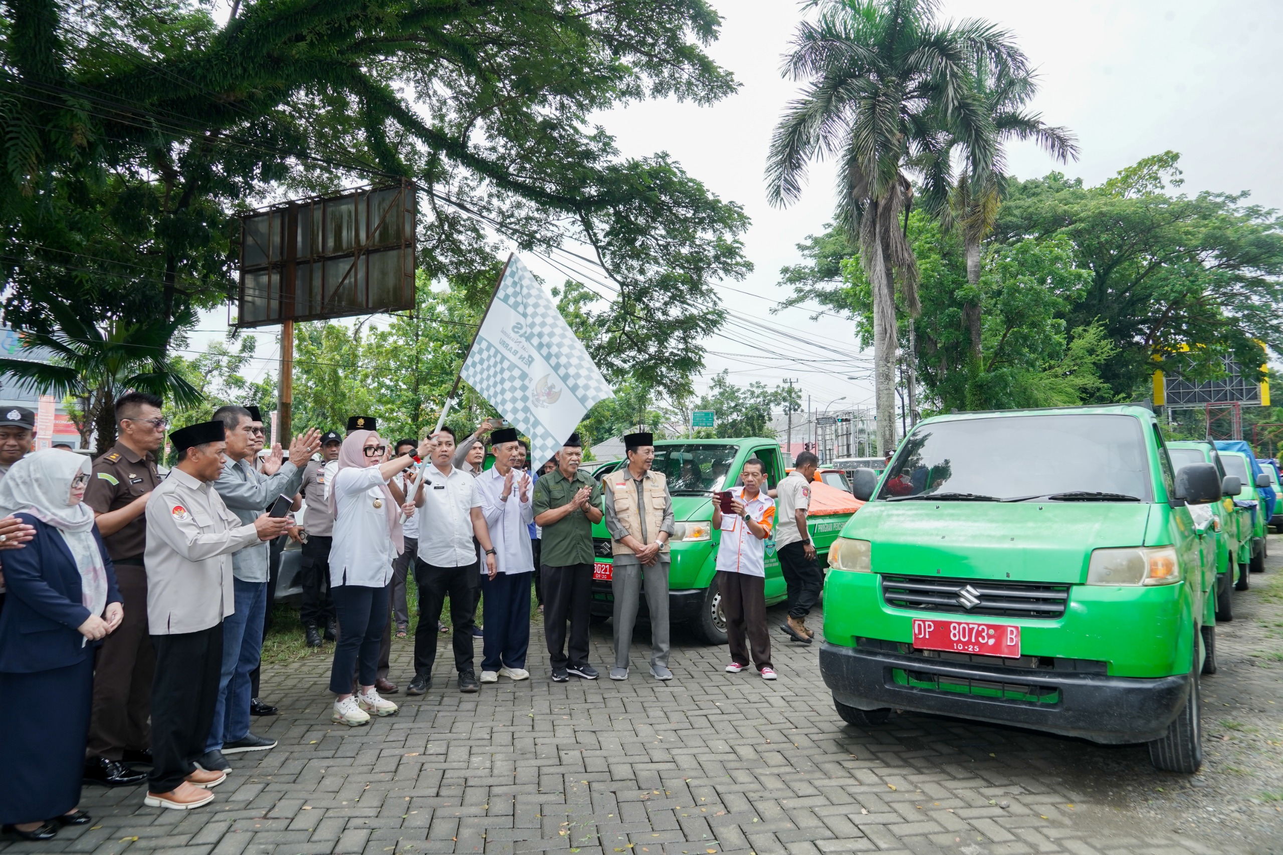 Pemerintah Kabupaten Barru bersama Badan Amil Zakat Nasional (BAZNAS) kembali menyalurkan bantuan logistik Ramadan kepada masyarakat kurang mampu. Sebanyak 5.000 paket bantuan diberikan kepada warga penerima manfaat di berbagai wilayah Kabupaten Barru