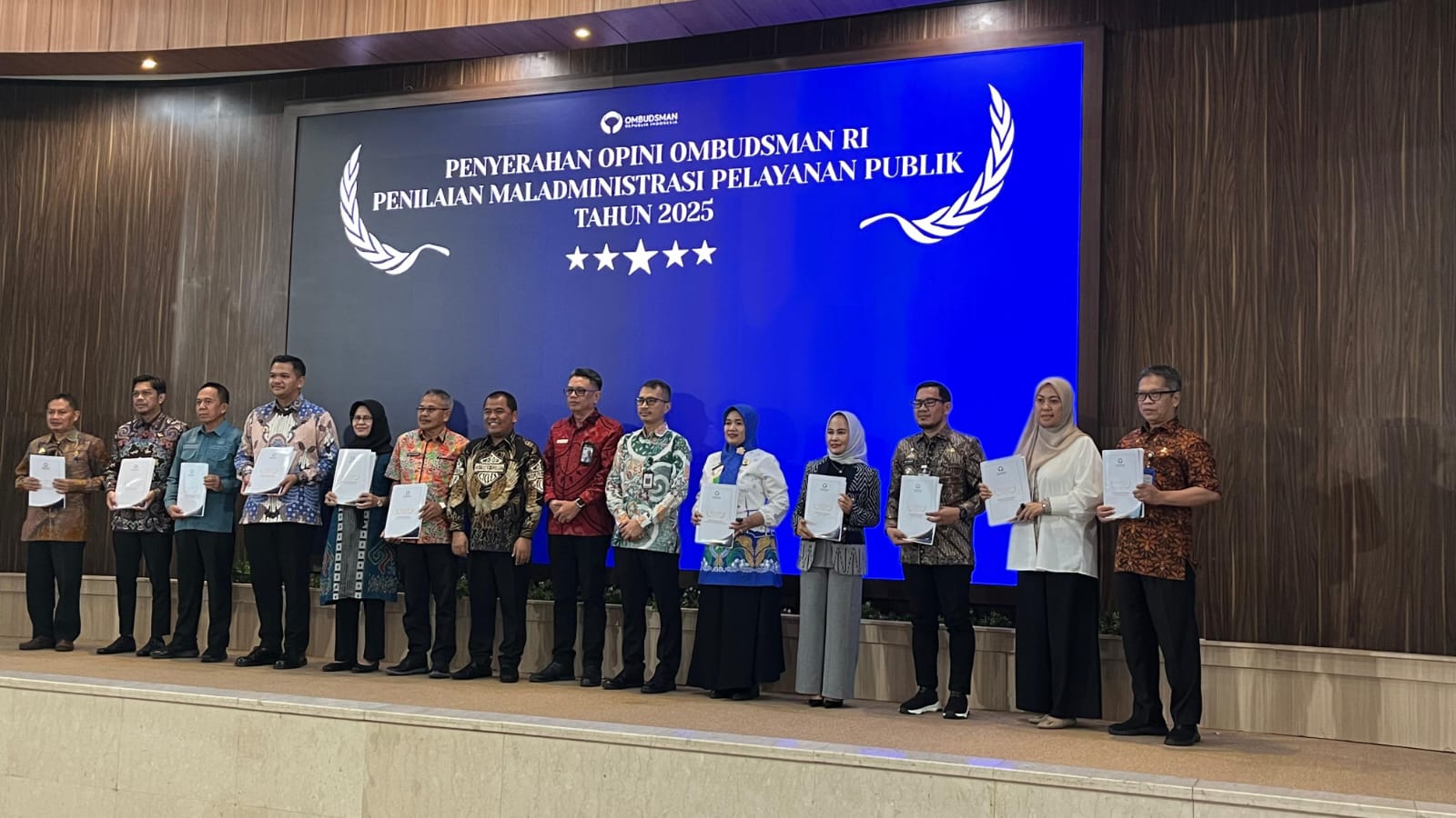 Pemerintah Kota Parepare kembali mencatatkan capaian positif dalam bidang pelayanan publik. Pada penilaian kepatuhan pelayanan publik tahun 2025, Pemkot Parepare berhasil memperoleh Opini Kualitas Tinggi dari Ombudsman Republik Indonesia.