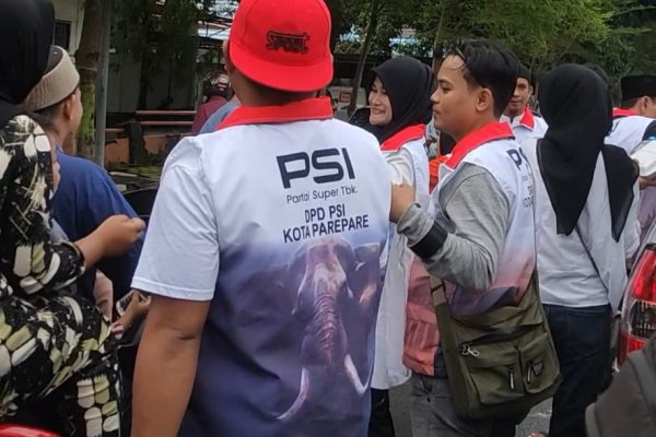 PSI Parepare Berbagi Ratusan Takjil Buka Puasa ke Masyarakat