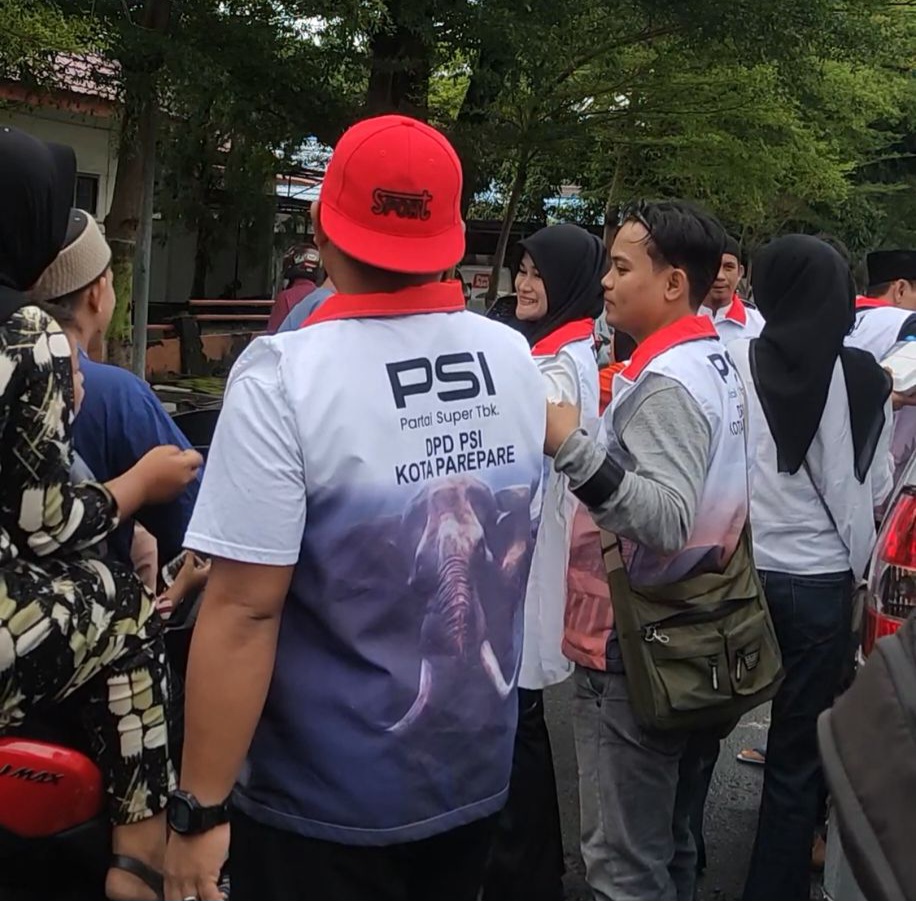 PSI Parepare Berbagi Ratusan Takjil Buka Puasa ke Masyarakat